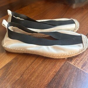 Andre Assous Women’s Lulu Slip On Espadrille Flats Elegant Black and Cream 10
